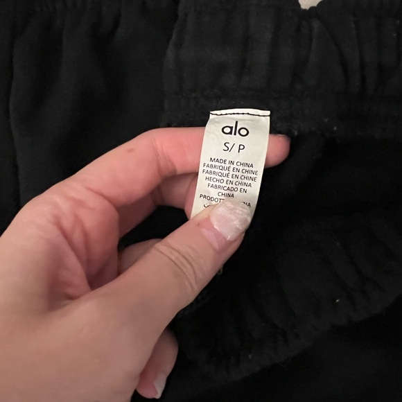 ALO Yoga Accolade Classic Black Sweatpants - Picture 2 of 5